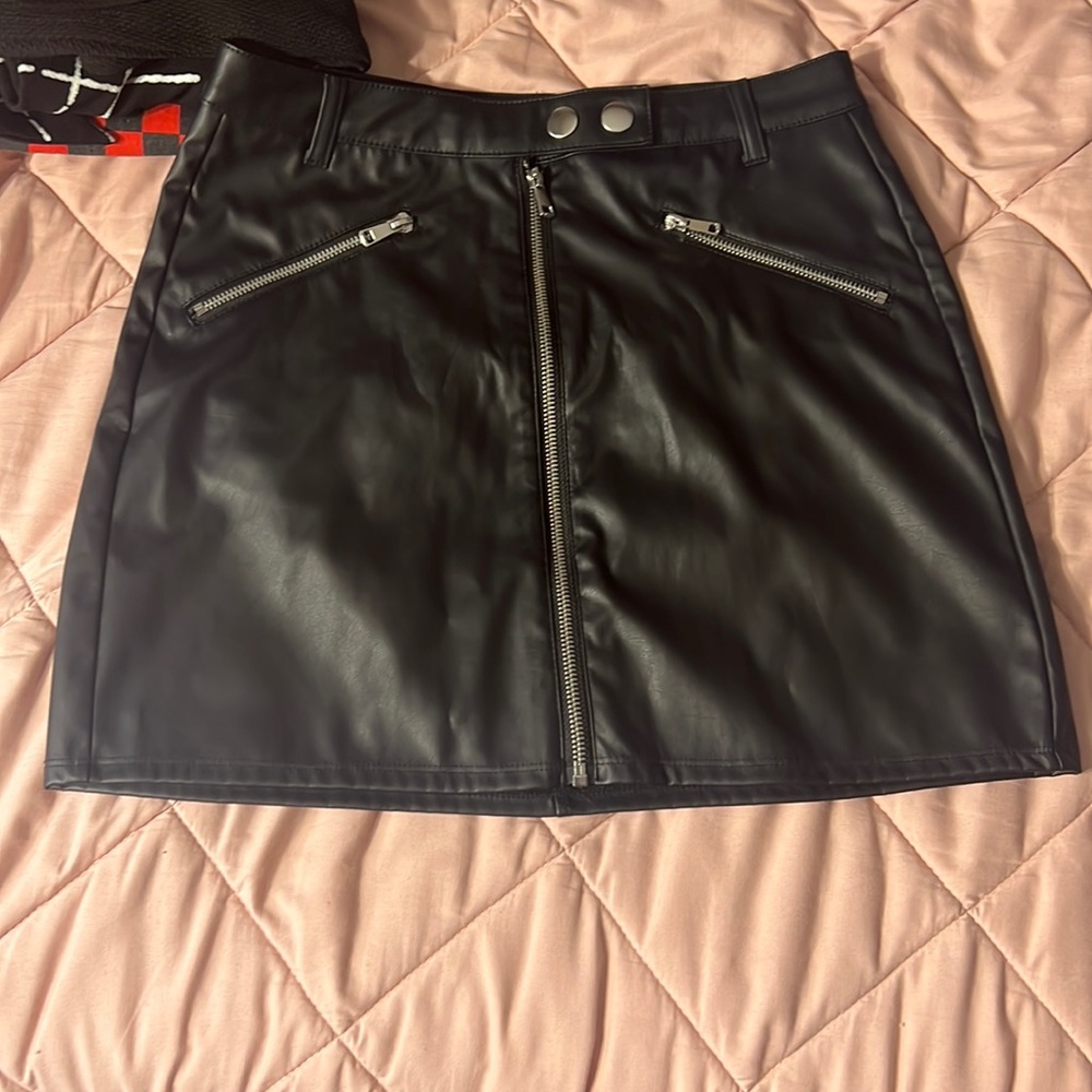 Brand: wild fable, Color: black, Size: 4.